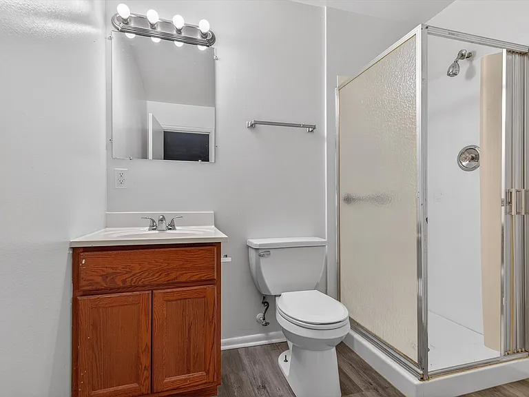 31-(Apt 2B) 2x2- Primary Bedroom Bath