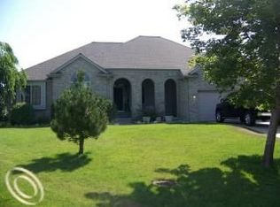 16435 Cottage Nook, Fenton, MI 48430