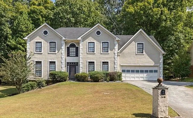 4 bed, 2.5 bath, 2777 sqft, $1,900 — Photo 1