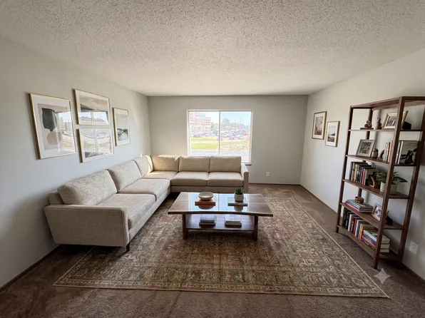 3739 W 9th St, 3739 W 9th St APT 12, Waterloo, IA 50702