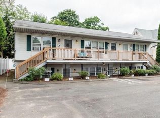 17 Pratt St APT 4, Essex, CT 06426
