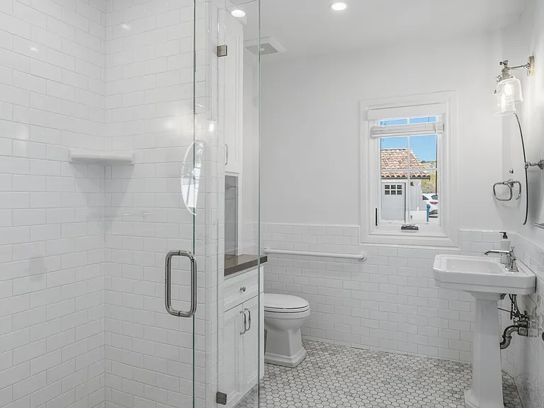 16010 Carey Ln — Photo 17