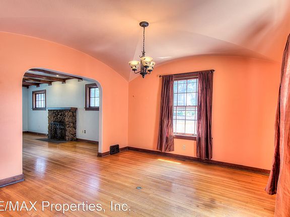 4th image of 611 E Columbia St