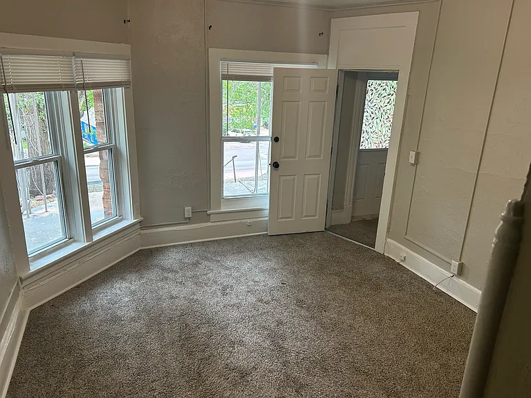 Living room (Mirror image of Bedroom)