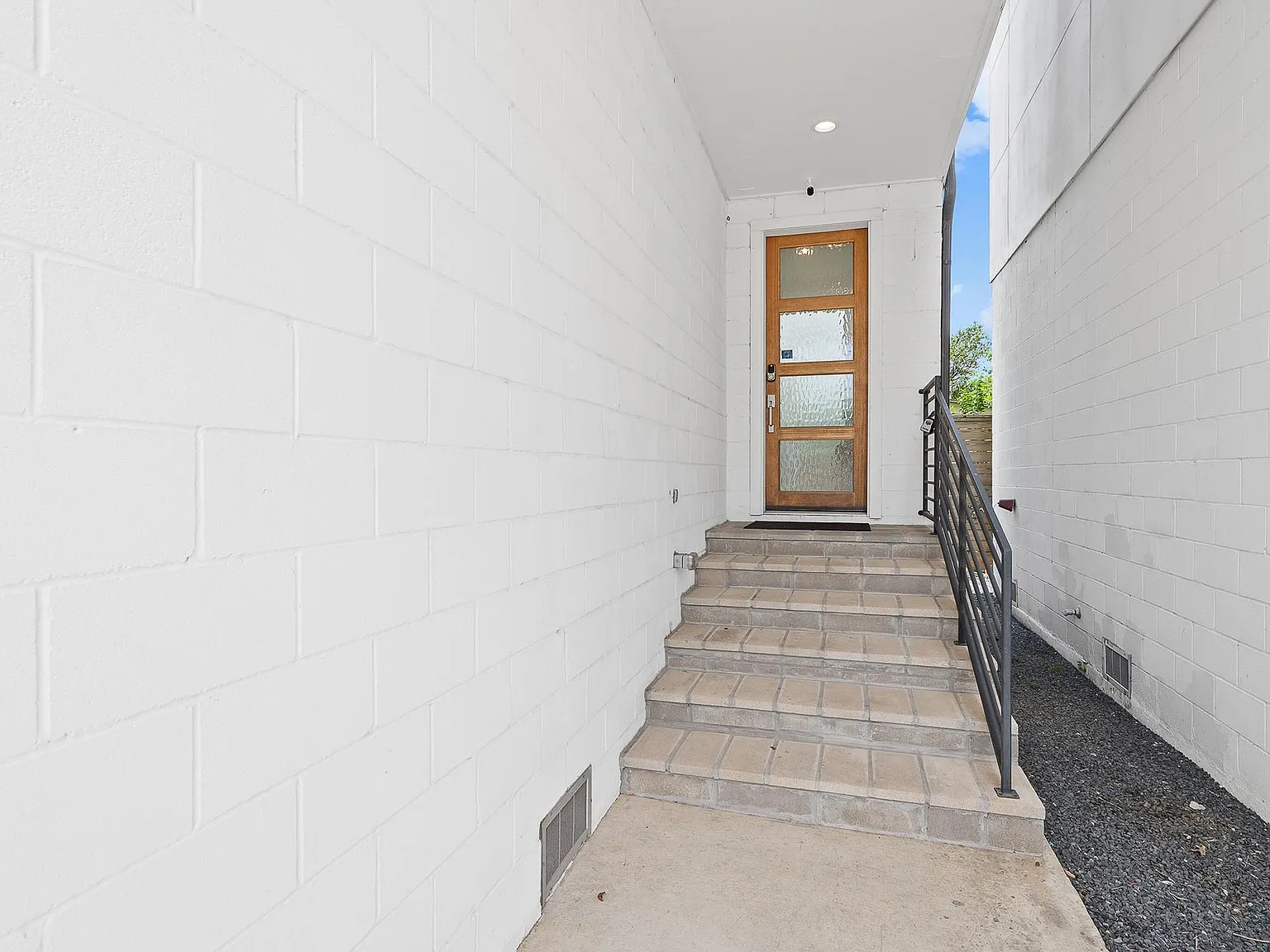 3 bed, 3.5 bath, 2532 sqft, $3,450 — Photo 2