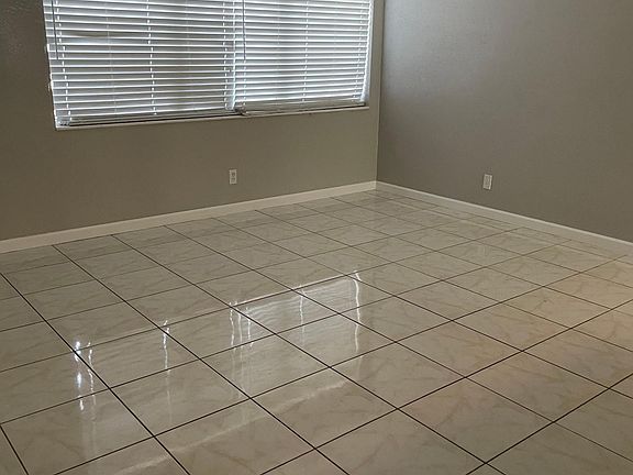 3rd image of 413 Huron Pl