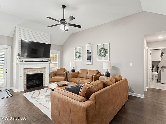 4th image of 2467 Copper St