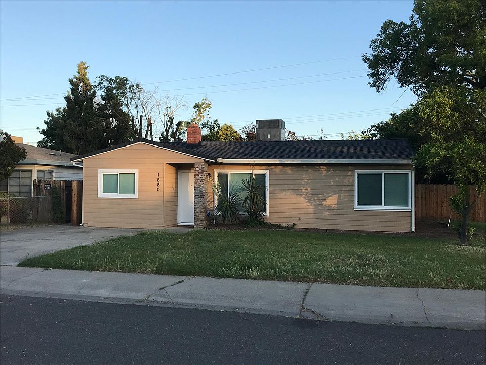 1st image of 1880 La Jolla Dr