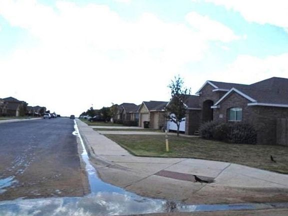 Exterior Neighborhood (street photo)