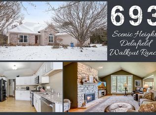 693 Scenic Heights Dr, Delafield, WI 53018