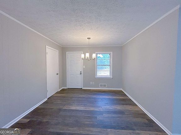 5th image of 523 Vineyard Rd