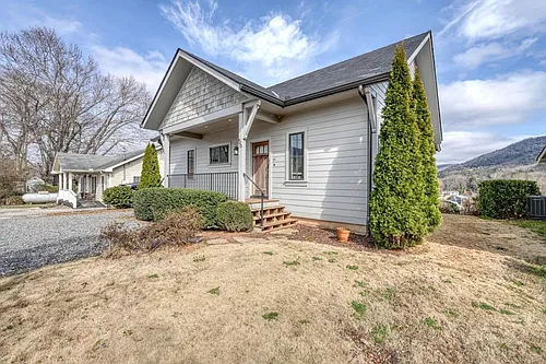 56 Oak Crescent Cir Photo 1