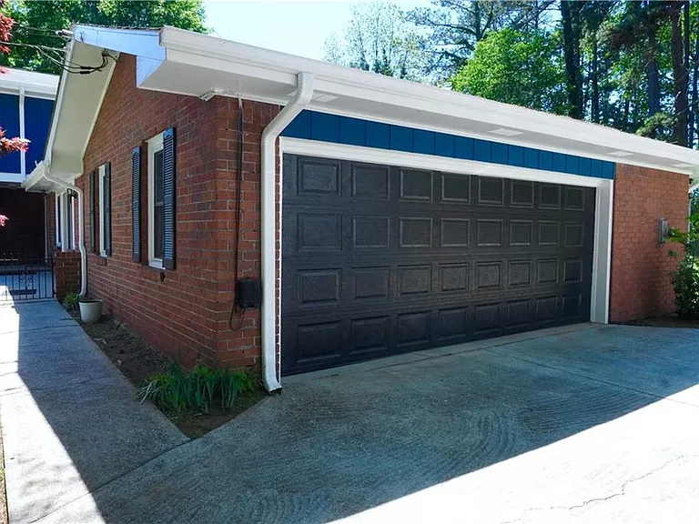 2421 Fieldstone Dr SE — Photo 3