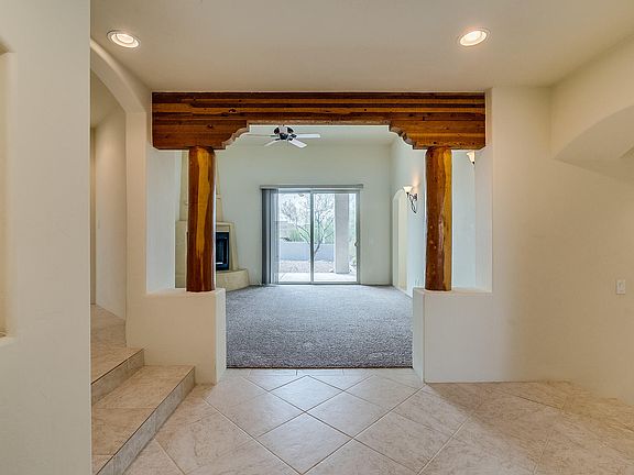 3rd image of 913 W Placita Luna Bella