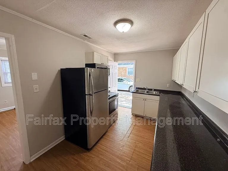 2418 Owen St #A — Photo 6