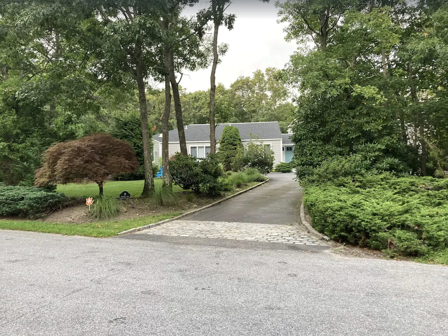 Quogue Village Renovated Contemporary with Pool — Photo 2