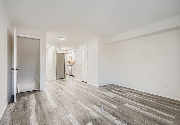 3rd image of 109 N Harlan St Unit 123