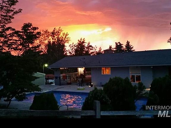 2nd image of 2521 Linda Vista St