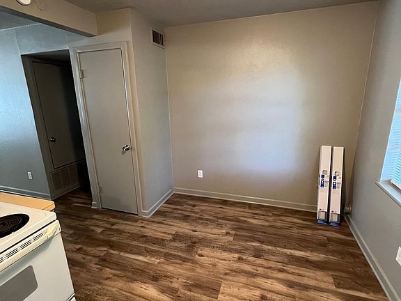 4th image of 204 E Pine St