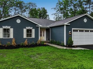 17 Quaker Lake Ter, Orchard Park, NY 14127
