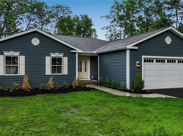 17 Quaker Lake Ter, Orchard Park, NY 14127