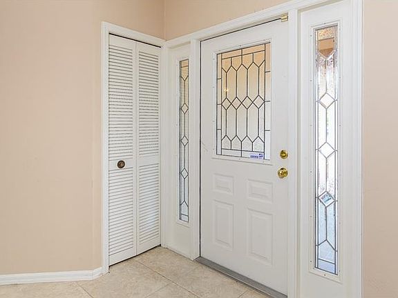 2nd image of 608 Waterford Cir E