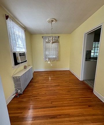 5th image of 337 Greyson St