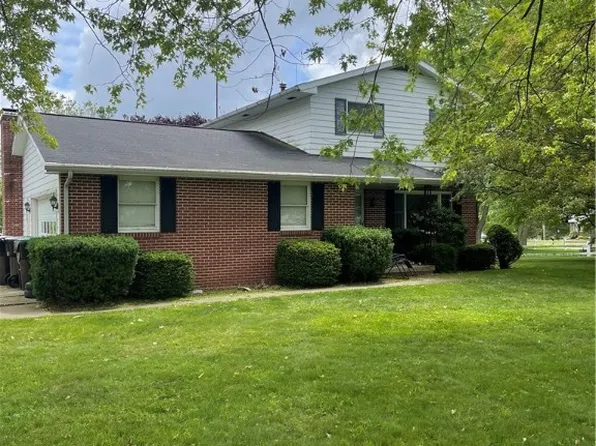 5049 Lamor Rd, Hermitage, PA 16148