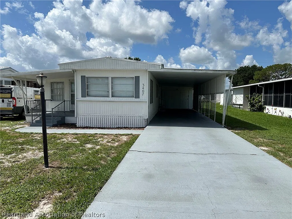 2 bed, 1.0 bath, 672 sqft, $850 — Photo 2