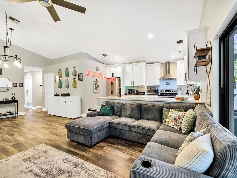 5568 American Cir — Photo 15