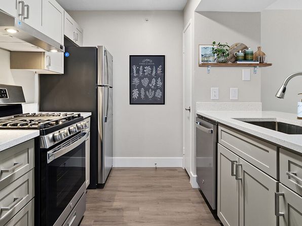 2215 Lakeside Pl #14208