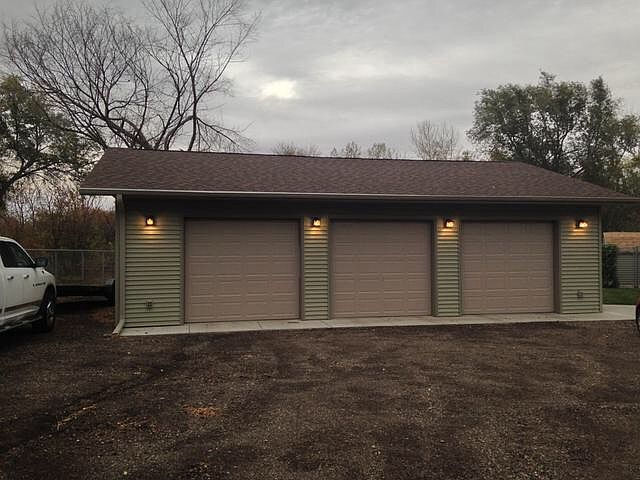 2nd image of 585 Meadowview Dr