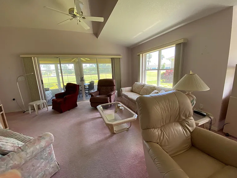 1704 Edgewater Ln — Photo 7