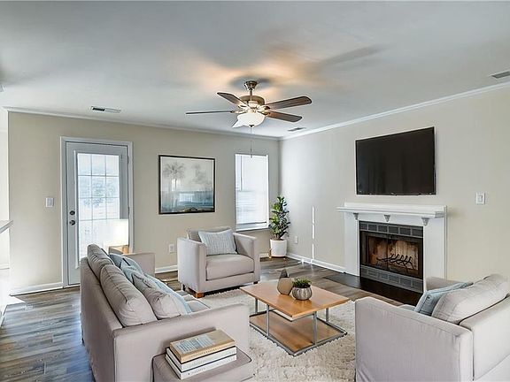 2nd image of 1813 Chantilly Ct