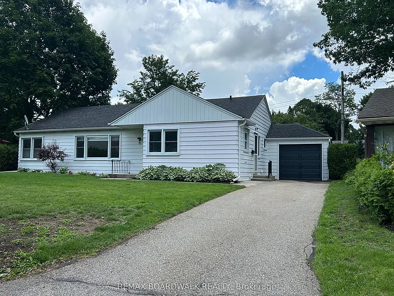 15 Butterfield Pl — Photo 1
