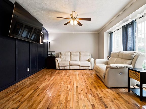 3rd image of 605 Walnut Dr