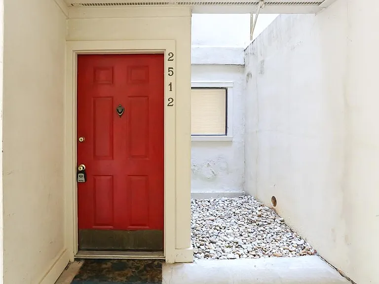 2512 Huntingdon Chase — Photo 3