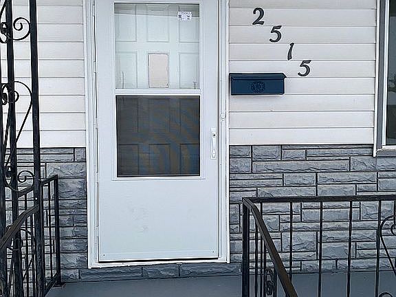 Great covered front porch