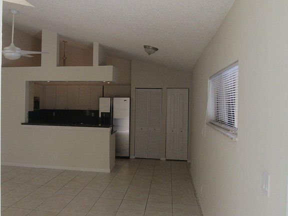5th image of 1674 Hawthorne Pl