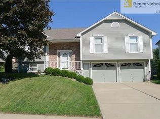 801 NE Hunters Rd, Blue Springs, MO 64014