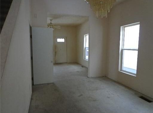 4th image of 1723 Huffman Ave