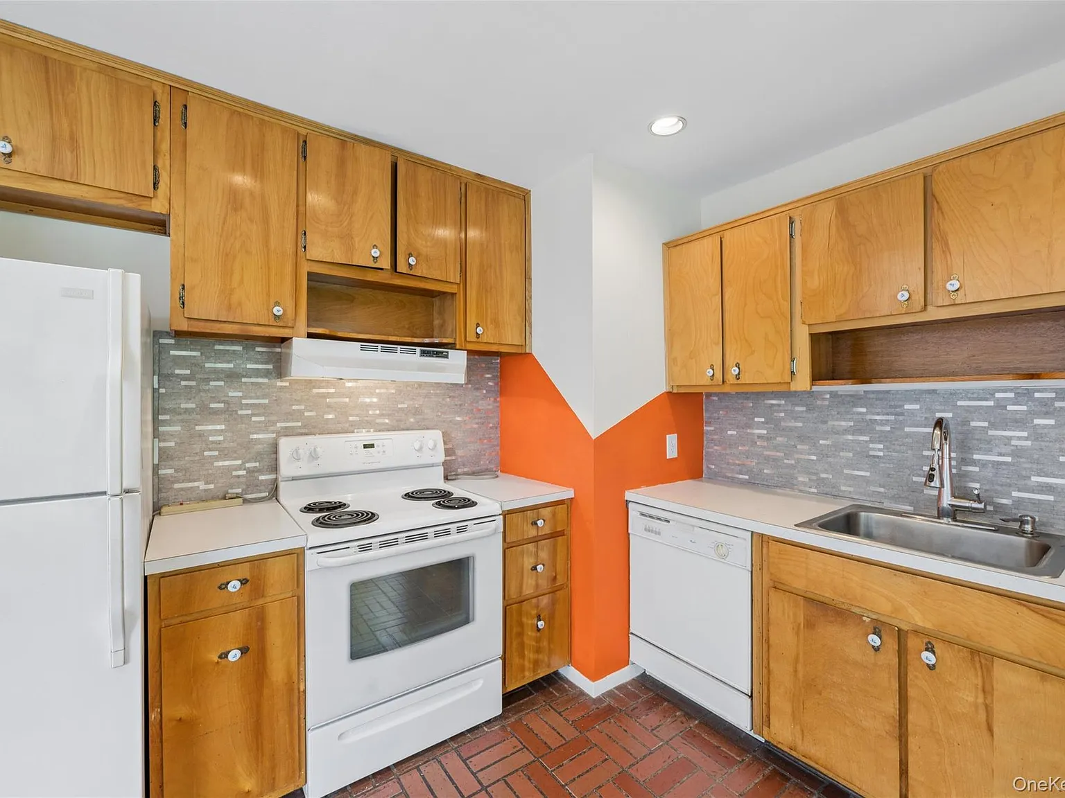 3 bed, 2.0 bath, 1226 sqft, $5,000 — Photo 4