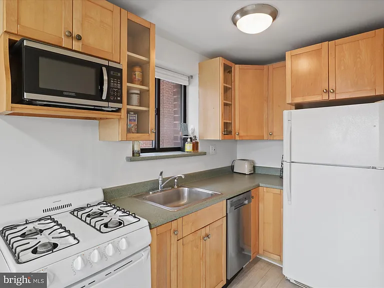 1581 N Colonial Ter #201X — Photo 15