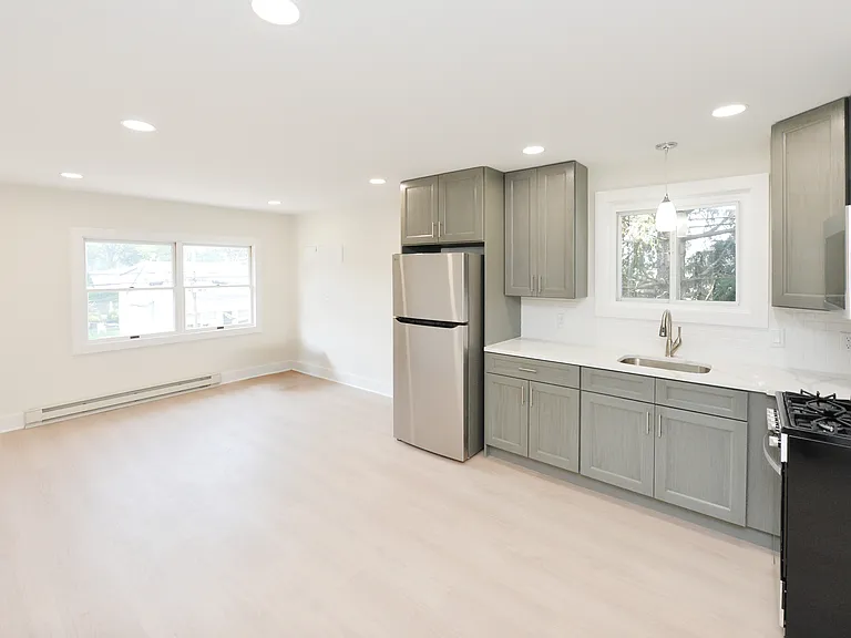 255 Rea Ave #6 — Photo 1