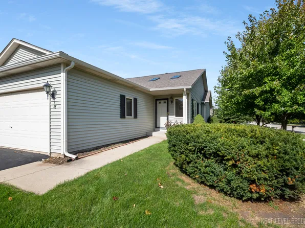 48 S Juniper Dr, North Aurora, IL 60542