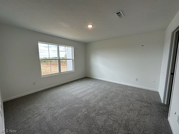 5th image of 413 Honeycrisp Dr NE
