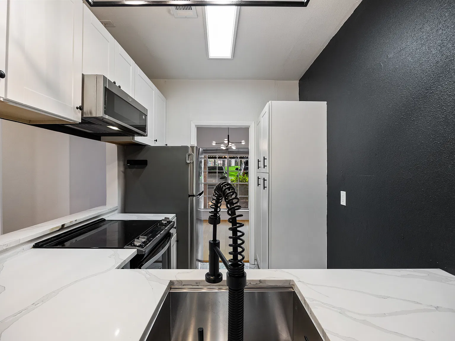 2 bed, 1067 sqft, $1,699 — Photo 1