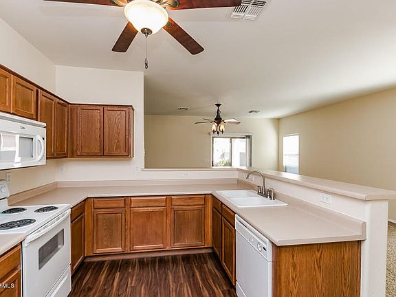 3rd image of 1098 W Vineyard Plains Dr