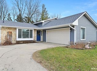 920 S 12th Ave, Saint Charles, IL 60174