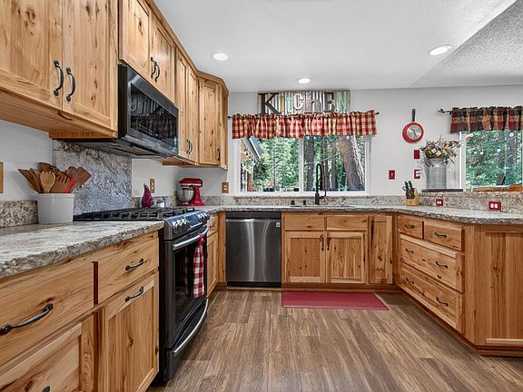 2nd image of 3549 Hill Crest Dr